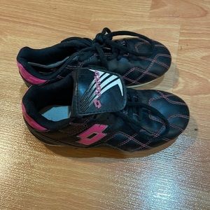 Lotto pink & black soccer cleats girls size 13